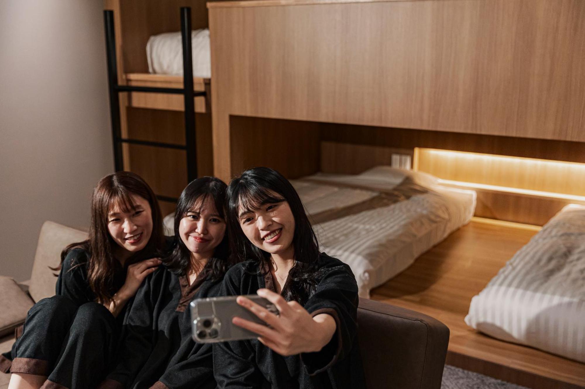 Gems Yufuin Hotel And Spa Cafe Bar Стая снимка