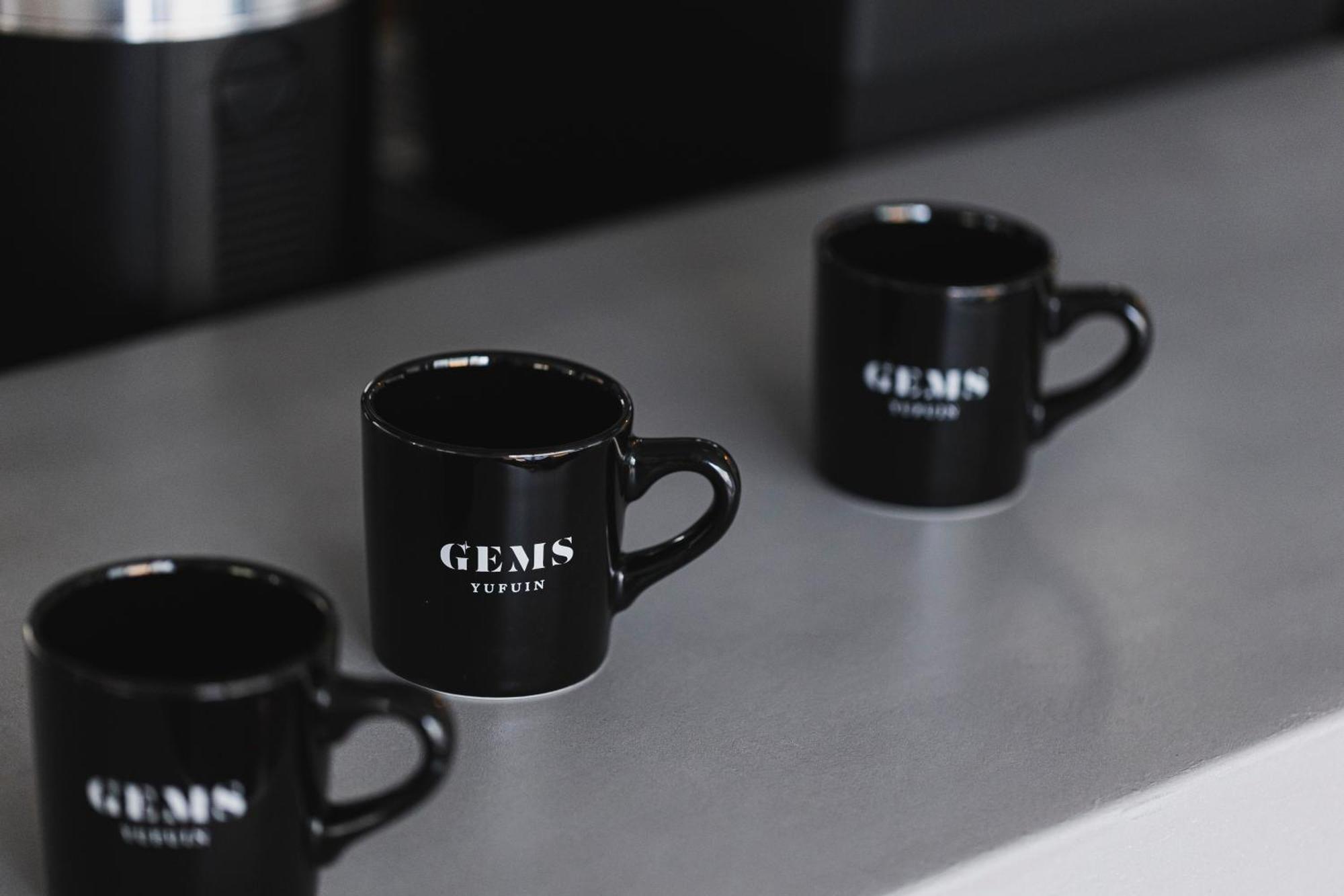 Gems Yufuin Hotel And Spa Cafe Bar Стая снимка